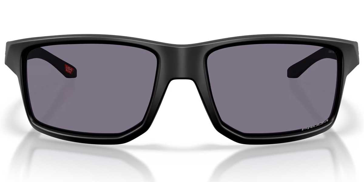 Sporty, wraparound sunglasses with laser red tint